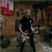 Profesor de música ofrece clases para aquellas personas que deseen aprender piano, guitarra, bajo, bateria o técnica vocal